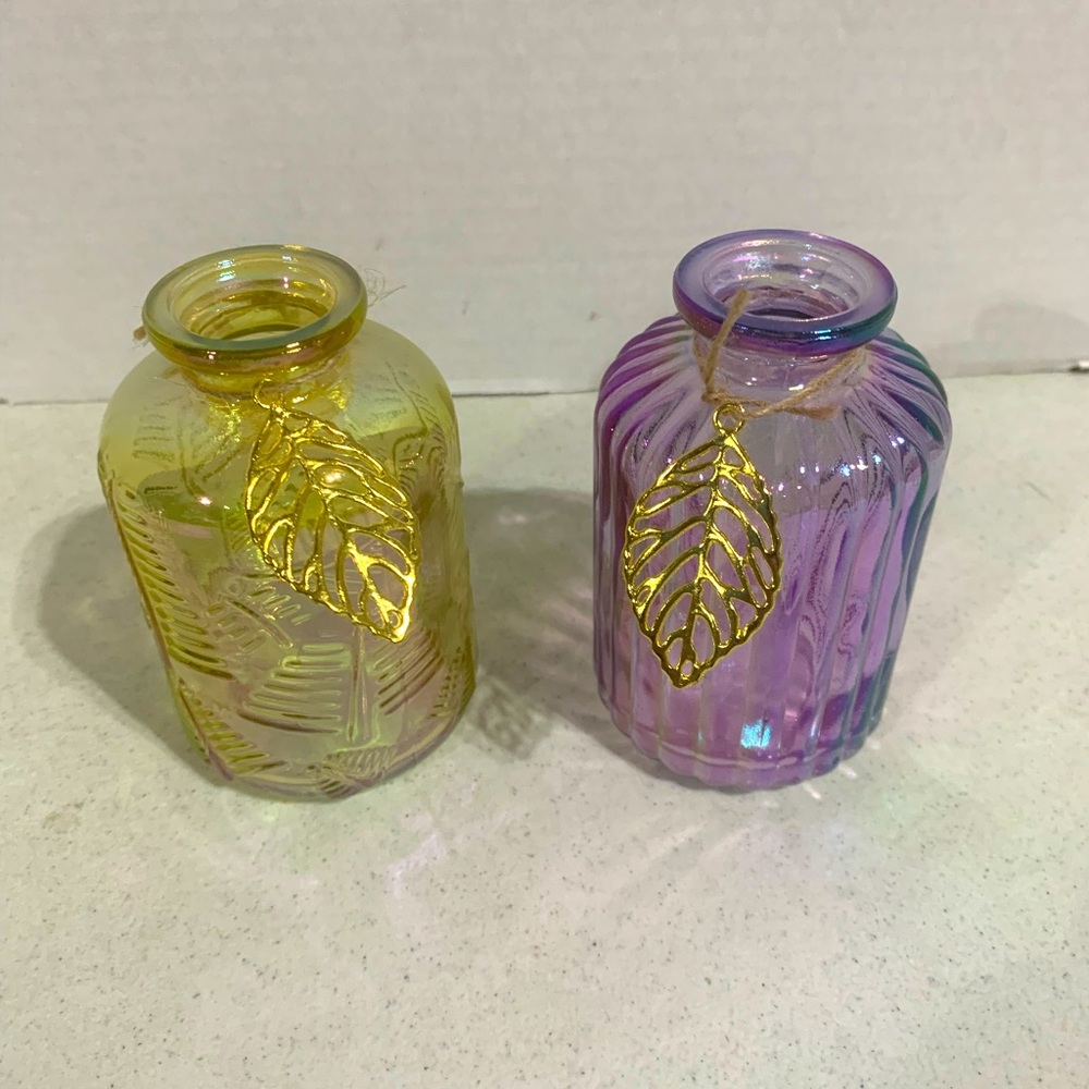 **CLEARANCE** 2 PRETTY GLASS VASES